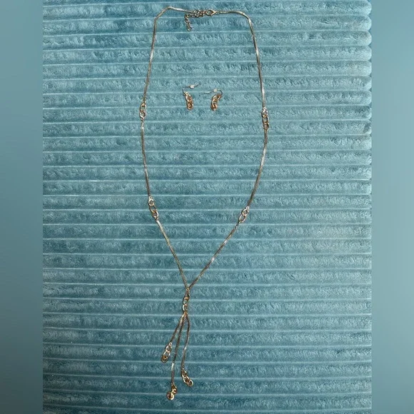 Elegant Gold Y-Style Necklace and Earrings Set - Picture 2 of 5